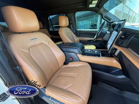 Used 2024 Ford Expedition Max Platinum AWD/4WD image 13