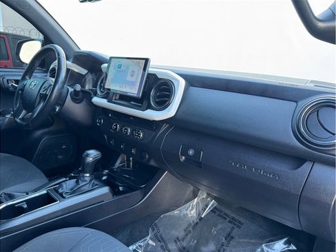 Used 2016 Toyota Tacoma TRD Sport w/ Towing Package image 22