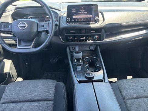 Used 2025 Nissan Rogue SV AWD/4WD image 13