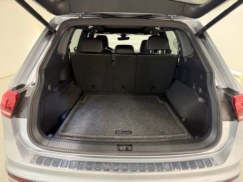 Used 2022 Volkswagen Tiguan SE R-Line image 9
