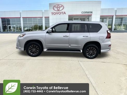 Used 2017 Lexus GX 460 Premium image 2