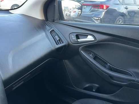 Used 2017 Ford Focus SE image 28