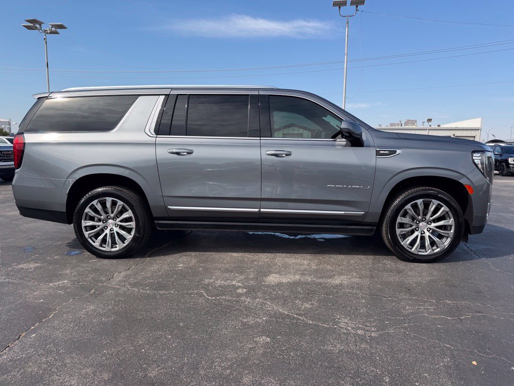 Used 2021 GMC Yukon XL Denali w/ Denali Premium Package AWD/4WD image 4