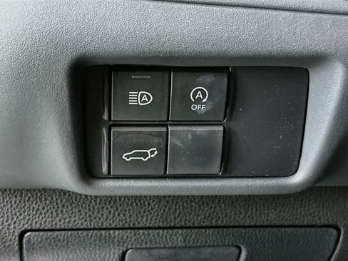 Used 2023 Toyota Highlander XLE FWD image 17