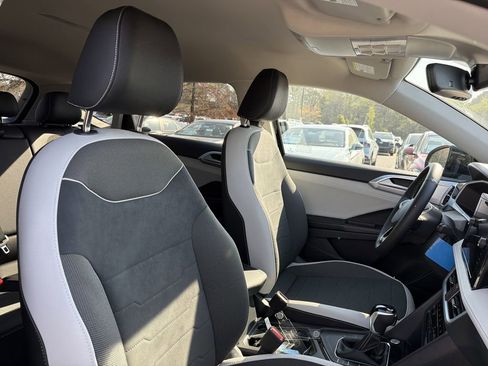 New 2026 Volkswagen Taos SE FWD image 18