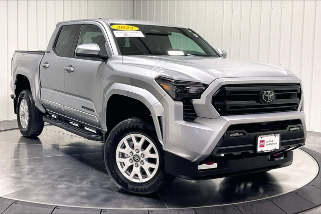 Certified 2025 Toyota Tacoma SR5 AWD/4WD image 3
