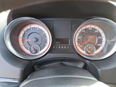 Used 2019 Dodge Grand Caravan SE w/ UConnect Hands-Free Group image 20