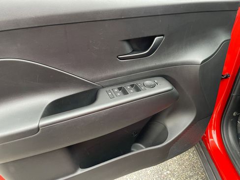 Used 2025 Hyundai Kona SEL image 18