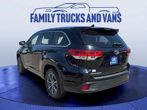 Used 2018 Toyota Highlander XLE AWD/4WD image 4
