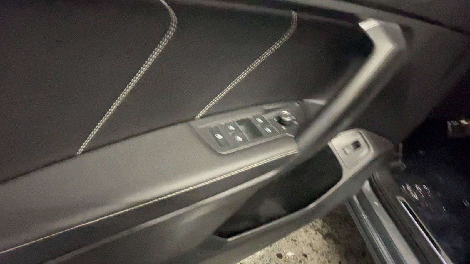 Used 2022 Volkswagen Tiguan SEL R-Line AWD/4WD image 29