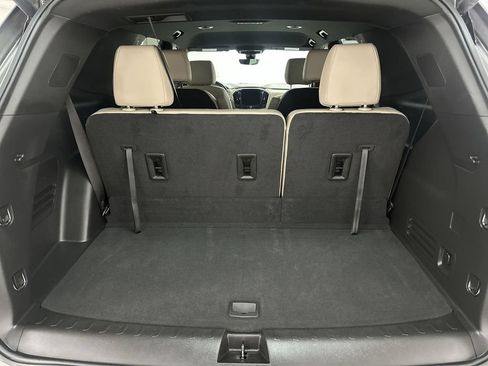 Used 2023 Chevrolet Traverse LT w/ LT Premium Package AWD/4WD image 27
