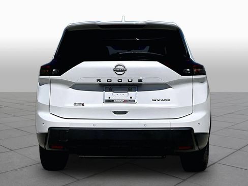 Used 2024 Nissan Rogue SV AWD/4WD image 5