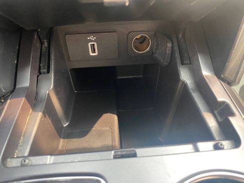 Used 2019 Ford Explorer XLT w/ Equipment Group 202A AWD/4WD image 40
