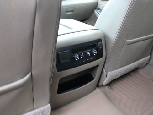 Used 2018 GMC Yukon SLT w/ Open Road Package AWD/4WD image 14