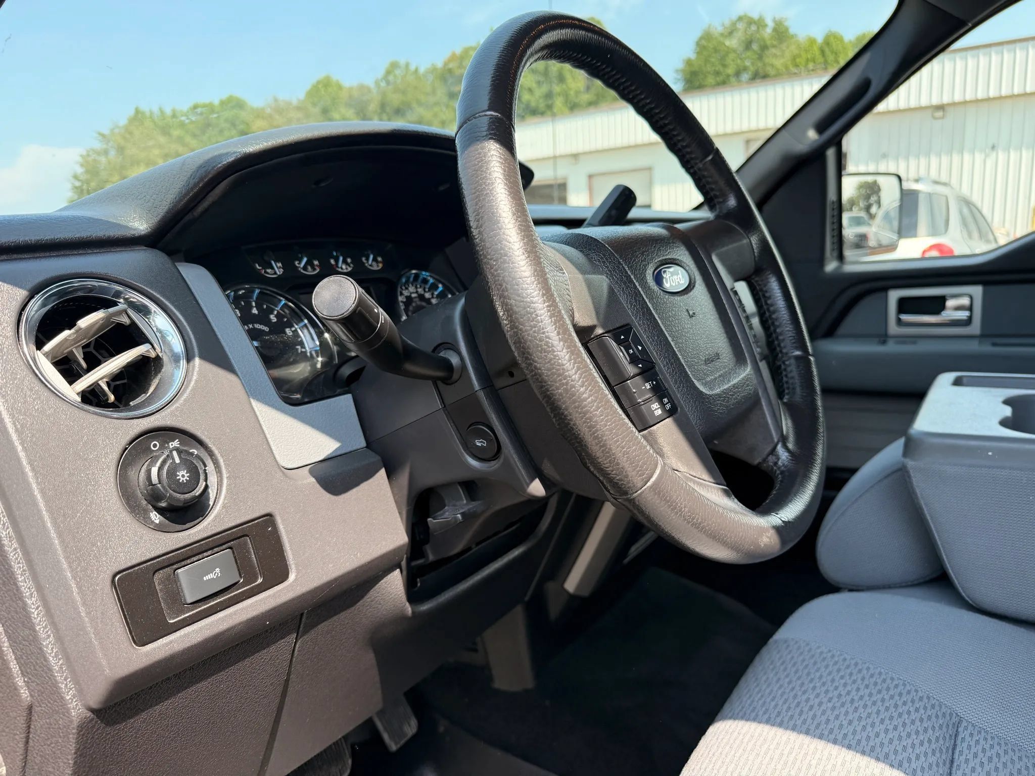 Used 2011 Ford F150 XLT w/ XLT Chrome Pkg AWD/4WD image 17
