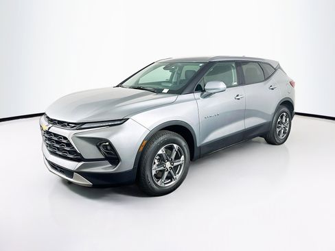 Used 2025 Chevrolet Blazer LT image 3