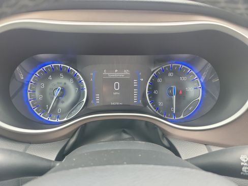 Used 2023 Chrysler Voyager LX FWD image 22