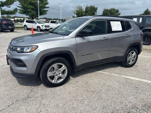 Used 2024 Jeep Compass Latitude AWD/4WD image 14
