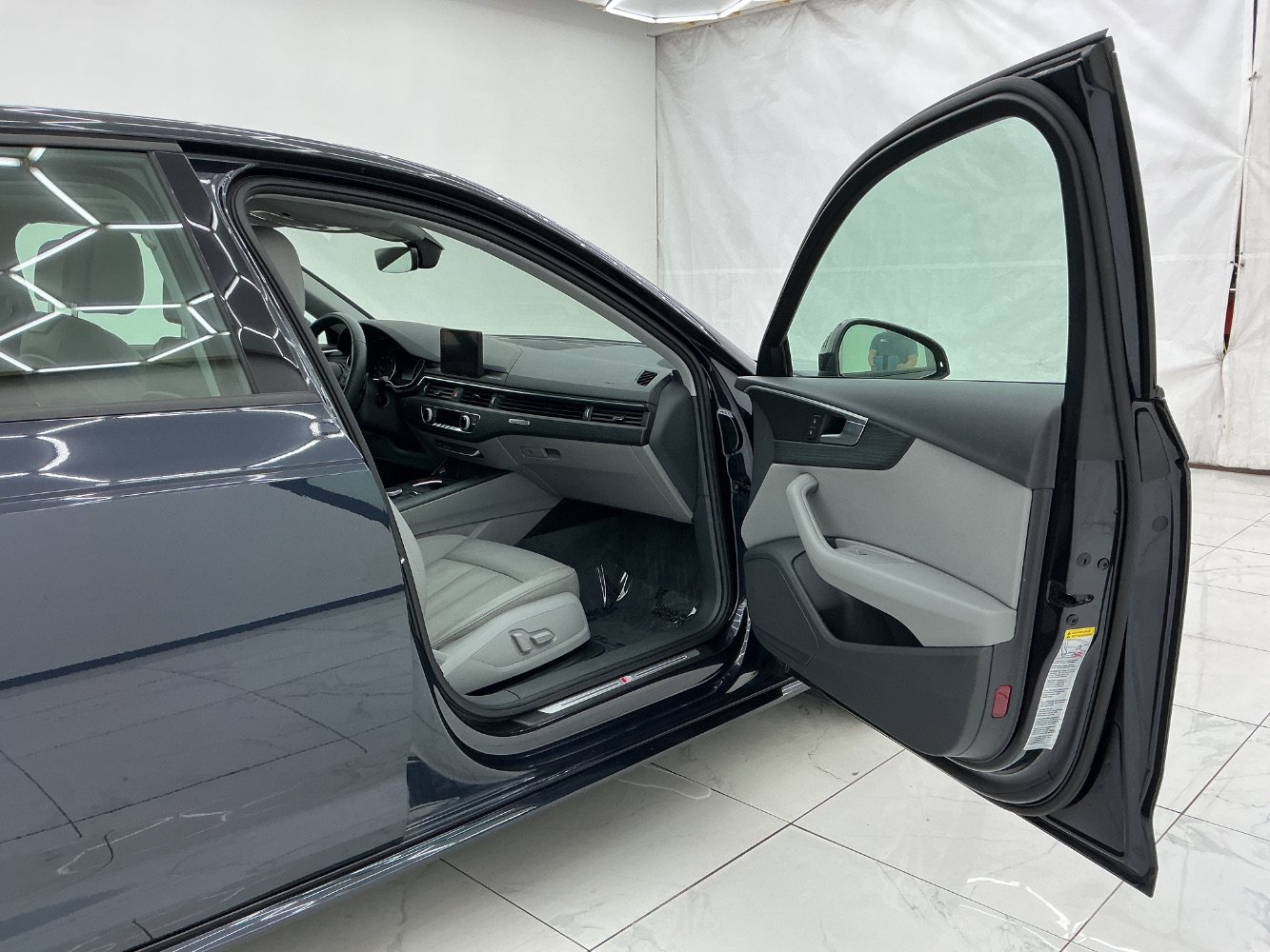 Used 2018 Audi A4 2.0T Premium AWD/4WD image 17