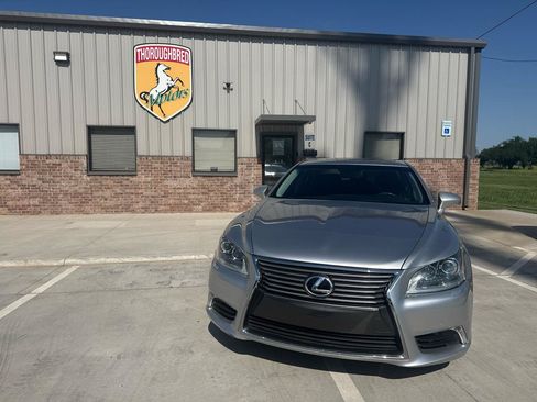 Used 2014 Lexus LS 460 w/ Comfort Package RWD image 4