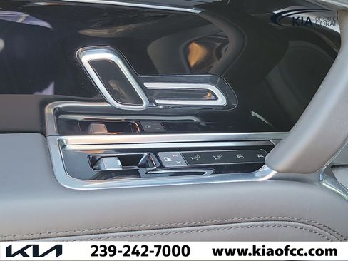 Used 2025 Land Rover Range Rover SE AWD/4WD image 16