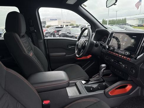 Used 2025 Nissan Frontier PRO-4X AWD/4WD image 18