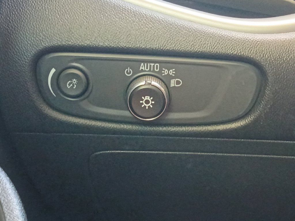 Used 2024 Chevrolet Malibu LT FWD image 12
