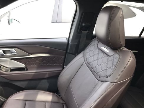 Used 2025 Ford Explorer Platinum w/ Ultimate Package image 25