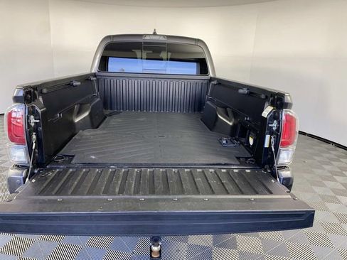 Used 2022 Toyota Tacoma TRD Sport w/ Technology Package AWD/4WD image 8