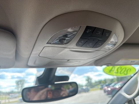 Used 2024 Chrysler Pacifica Touring-L FWD image 26
