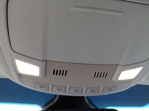 Used 2019 Ford Edge Titanium image 23