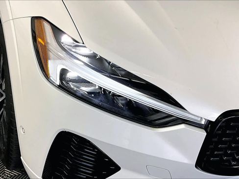 Used 2024 Volvo XC60 B5 Plus w/ Protection Package Premier image 28