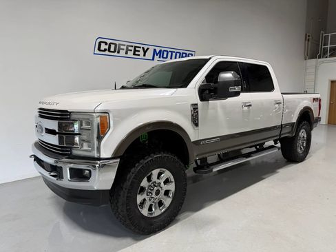 Used 2017 Ford F250 Lariat w/ Lariat Ultimate Package AWD/4WD image 2