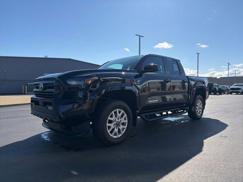 Used 2024 Toyota Tacoma SR5 image 3