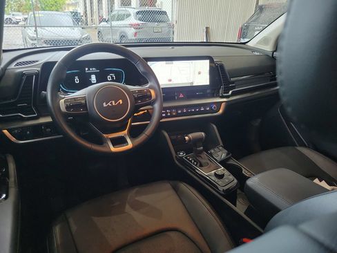 Used 2025 Kia Sportage EX FWD image 10