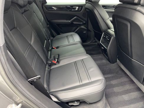 Used 2022 Porsche Cayenne image 38