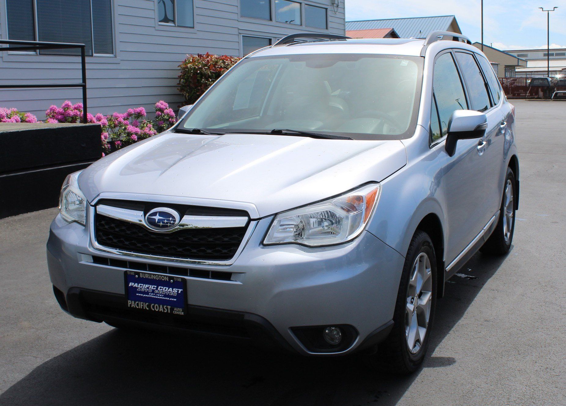 Used 2016 Subaru Forester 2.5i Touring w/ Eyesight & Navigation System AWD/4WD image 2