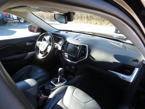 Used 2018 Jeep Cherokee Overland w/ Heavy Duty Protection Group image 15