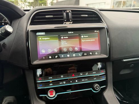 Used 2020 Jaguar F-PACE Prestige image 27