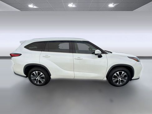 Used 2021 Toyota Highlander XLE FWD image 8
