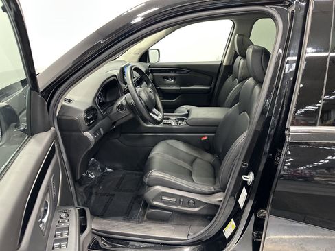 Certified 2025 Honda Pilot Touring image 13