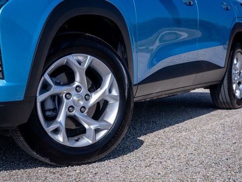 Certified 2025 Chevrolet Trax LS w/ LS Convenience Package image 2