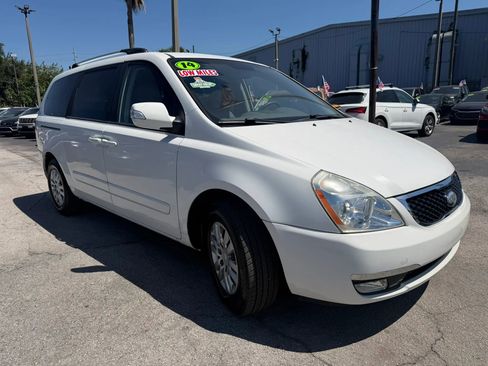 Used 2014 Kia Sedona LX image 3
