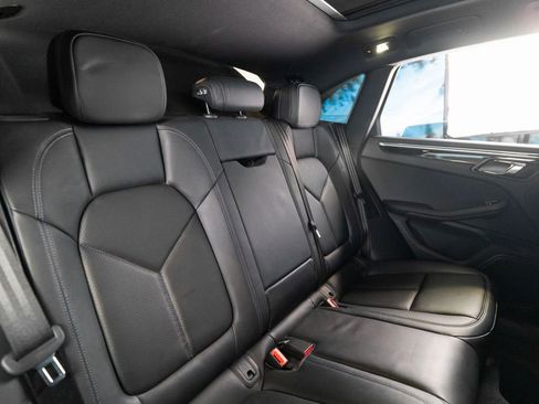 Certified 2025 Porsche Macan AWD/4WD image 38
