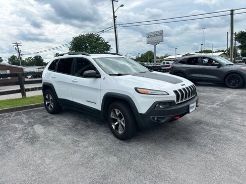 Used 2014 Jeep Cherokee Trailhawk w/ Leather Interior Group AWD/4WD image 2