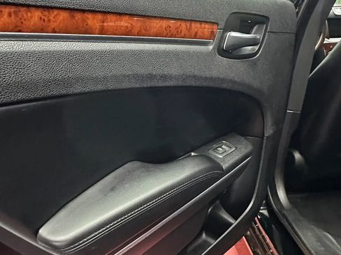 Used 2013 Chrysler 300 RWD image 17
