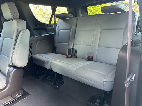 Used 2024 GMC Yukon XL SLT w/ SLT Luxury Package image 23