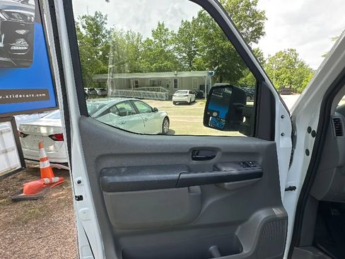 Used 2019 Nissan NV 2500 SV RWD image 8