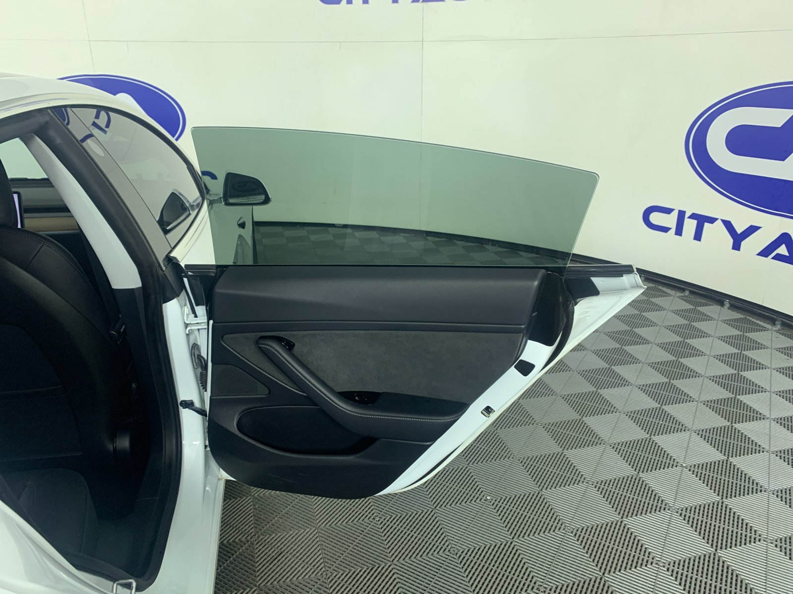 Used 2020 Tesla Model 3 Standard Range RWD image 30