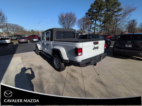 Used 2023 Jeep Gladiator Sport image 6